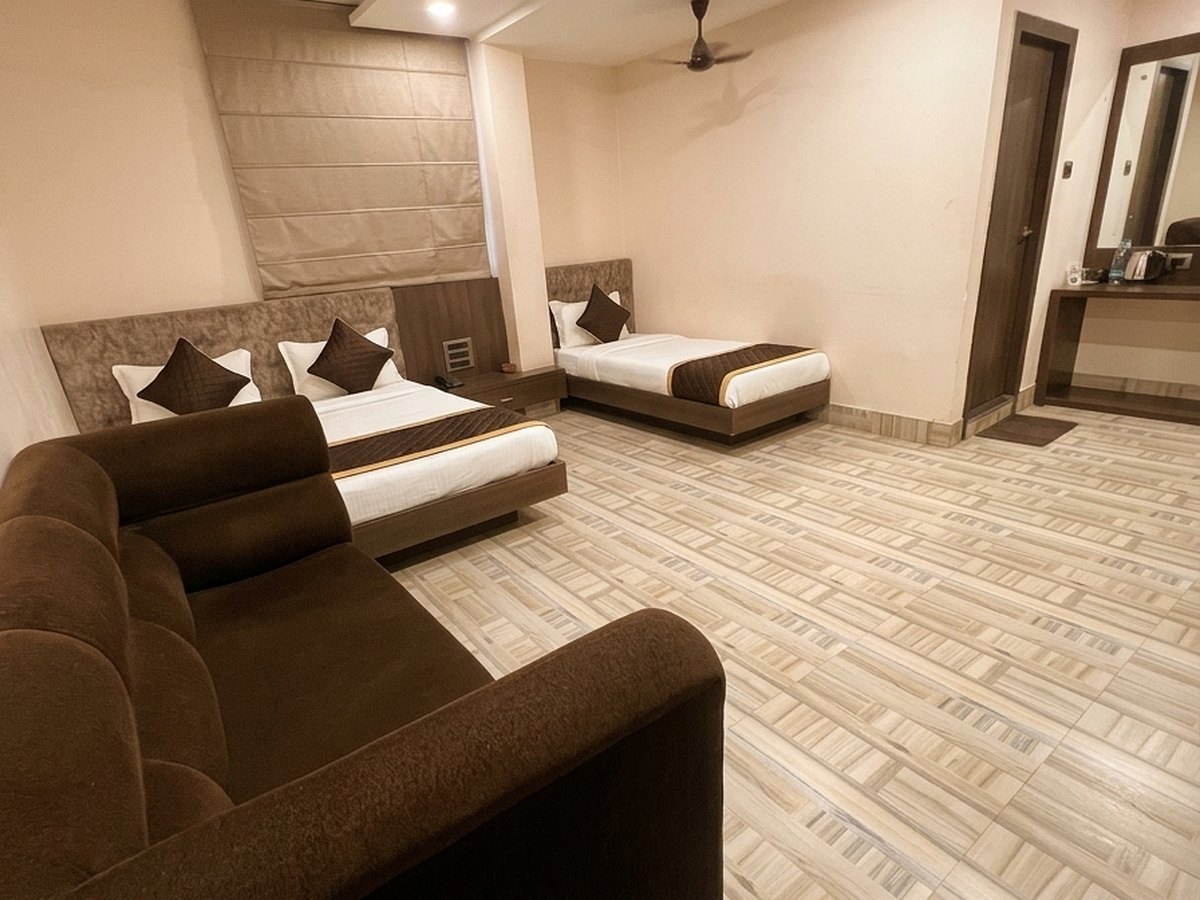 Premium room — Sofa & sitting area