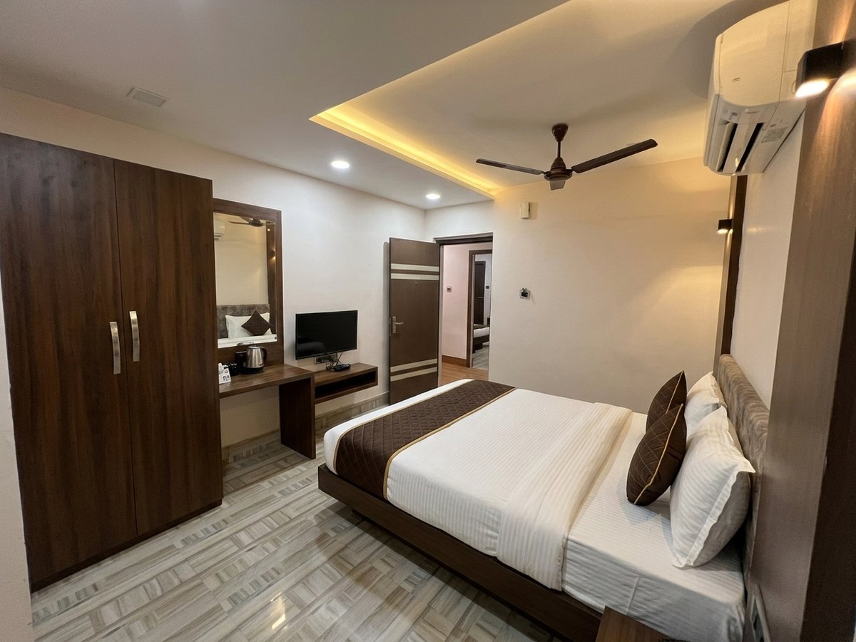 Standard room — Wardrobe & dresser