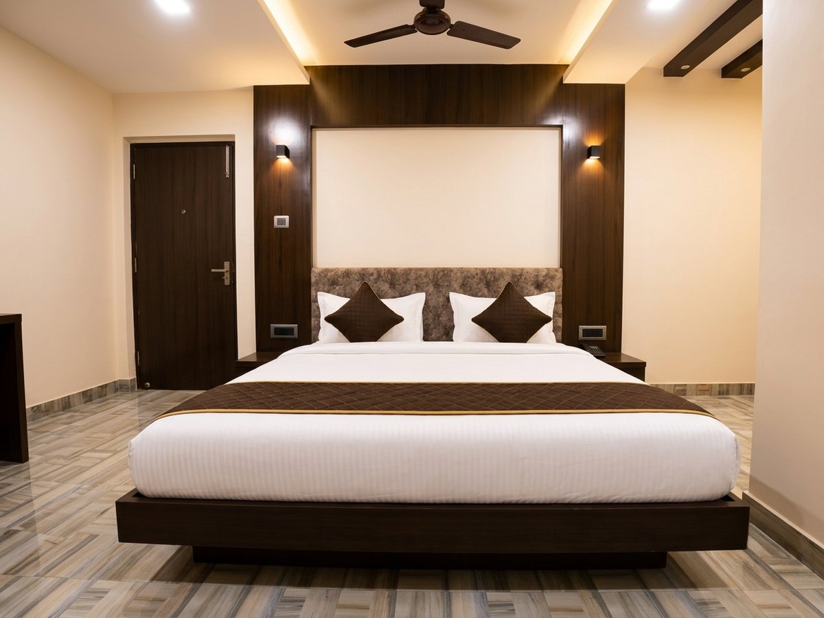 Superior room — King bed