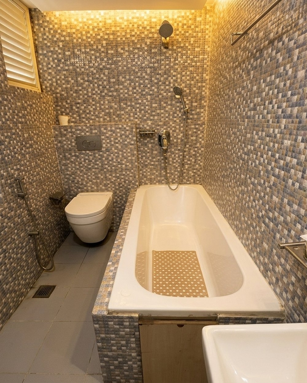 Superior room — Bathroom · bathtub